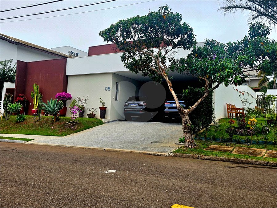 Casa á venda no condomínio Damha I