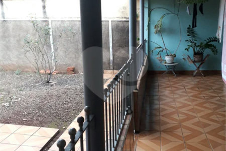 Casa térrea com amplo terreno
