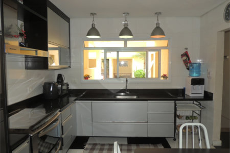 Casa à venda com 4 suítes no condomínio Ville de France, São Paulo - SP