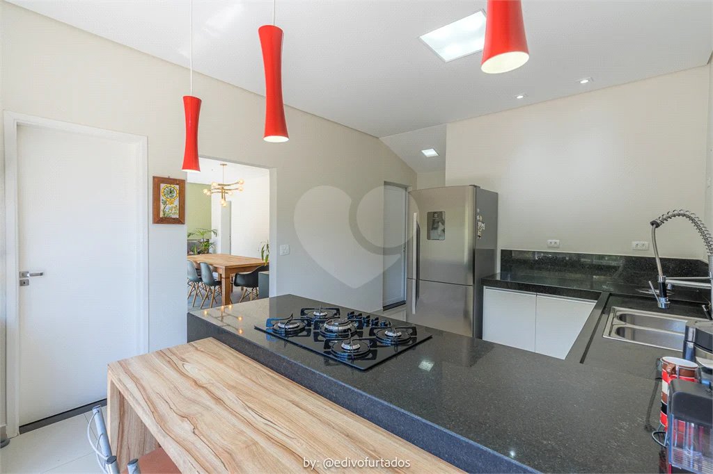Casa à venda com 4 suítes no condomínio Vale da Santa Fé, Vinhedo - SP