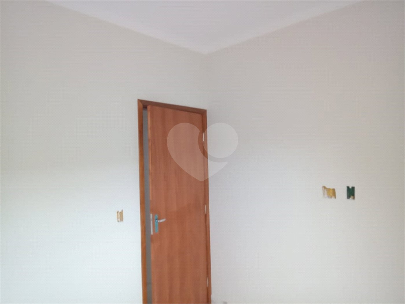 Casa á venda, com 02 Dormitórios, em Jardim Medeiros.