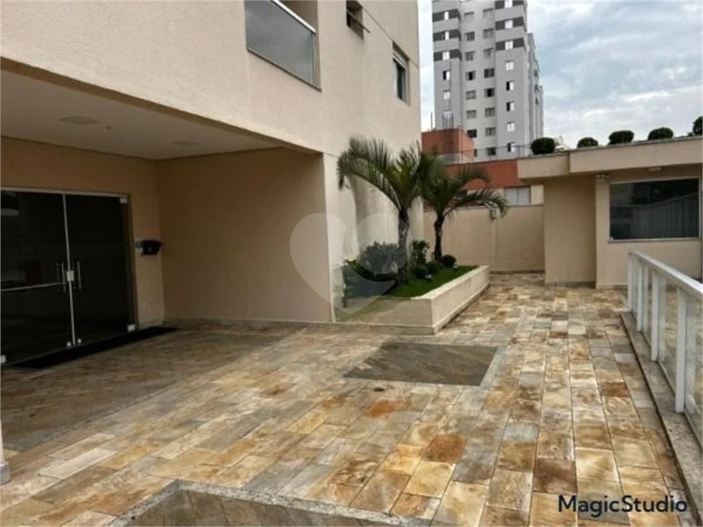 Apartamento com 138m², 3 dormitórios, sendo 3 suítes, 2 vagas de garagem, à venda na Vila Valparaiso em Santo André.