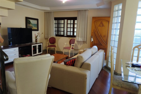 Sobrado à venda com 3 quartos, sendo 1 suíte, em Vila Mascote, São Paulo, SP