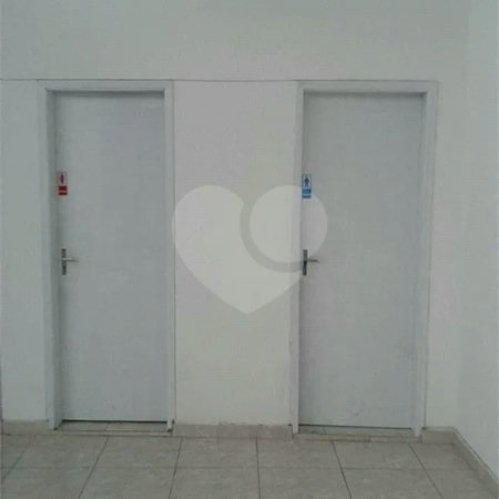 Prédio comercial com 724m² , 8 banheiros e 5 vagas de garagem , à venda na Vila Formosa.