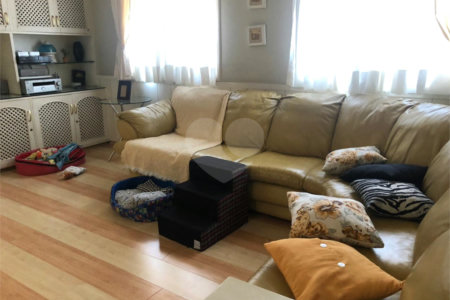 Sobrado com 363m² à venda no Alto da Moóca - 3 suítes e 6 vagas.