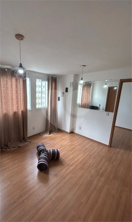 Apartamento de 44m² com vaga na garagem.