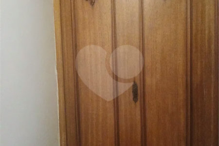 Apartamento a venda com porteira fechada no Belem com 95m com 03 dormitórios espaçoso sendo um suíte, 2 vagas. Aceita Permuta.