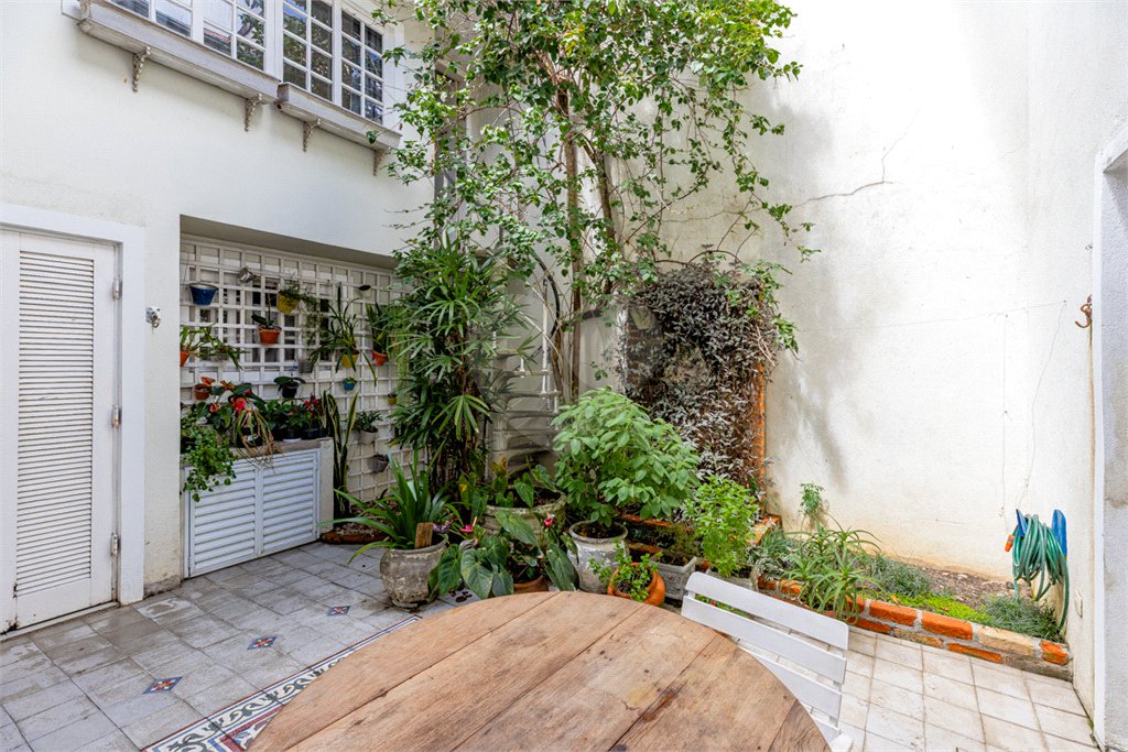 Sobrado à venda com 4 quartos, sendo 3 suítes, em Vila Cruzeiro, São Paulo, SP