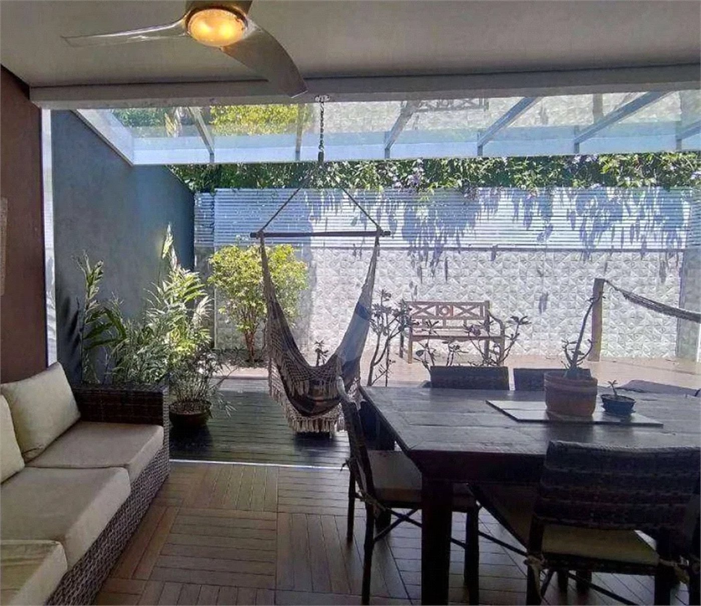 Maravilhosa Casa em Condomínio com 4 Suítes na Praia de Juquehy!!!