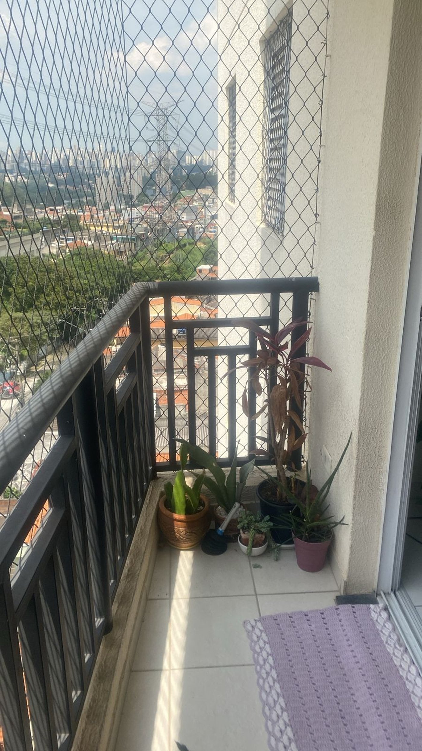 Apartamento aconchegante com 2 dormitórios, sendo 1 suíte, ao lado do Shopping Raposo!