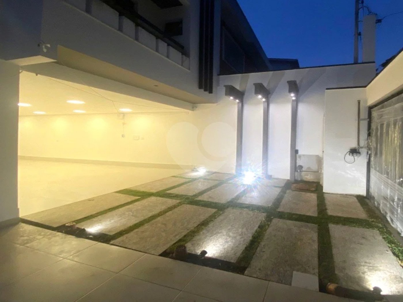 Sobrado novo , com 230m² , 3 suítes , 4 vagas de garagem , à venda no Jardim Bela Vista , em Santo André.