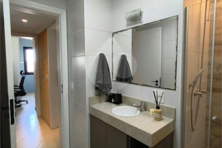 Apartamento de 60m2 na Saúde com 2 dorms, 1 suíte, 2 banheiros, 2 vagas. Estuda permuta.