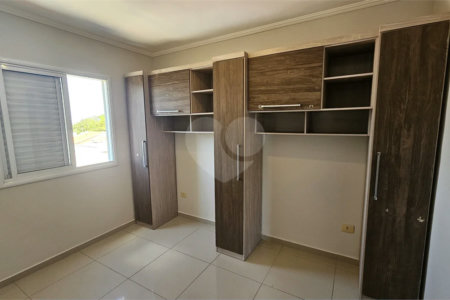 Apartamento Locação Condomínio Anguri com 02 dormitórios com Ar e Sacada