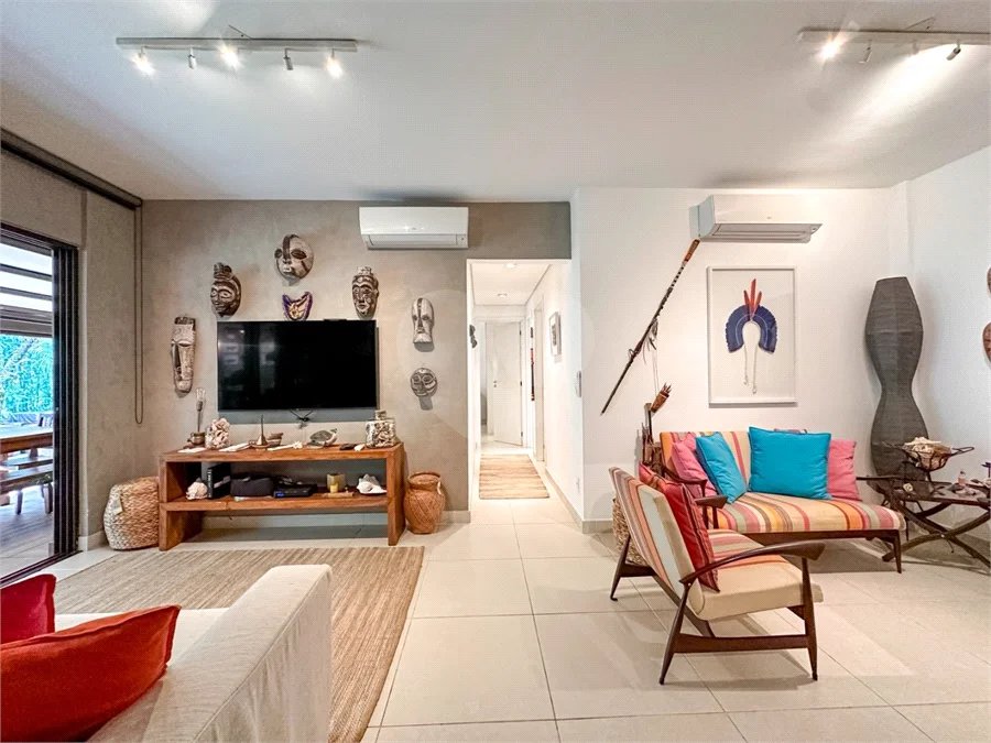 Villagio à venda com 3 quartos, sendo 1 suíte,  em Riviera de São Lourenço, Bertioga, SP