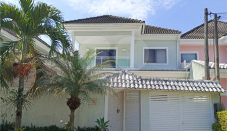 Casa à venda com 4 quartos, sendo 1 suíte,  no condomínio Atlantico Sul, Rio de Janeiro - RJ