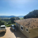 CASA EM CONDOMÍNIO FECHADO COM 220M² Área Construída e 1500m² de Area Total com 4 Suítes. Cond Village de Atibaia - Atibaia -Sp