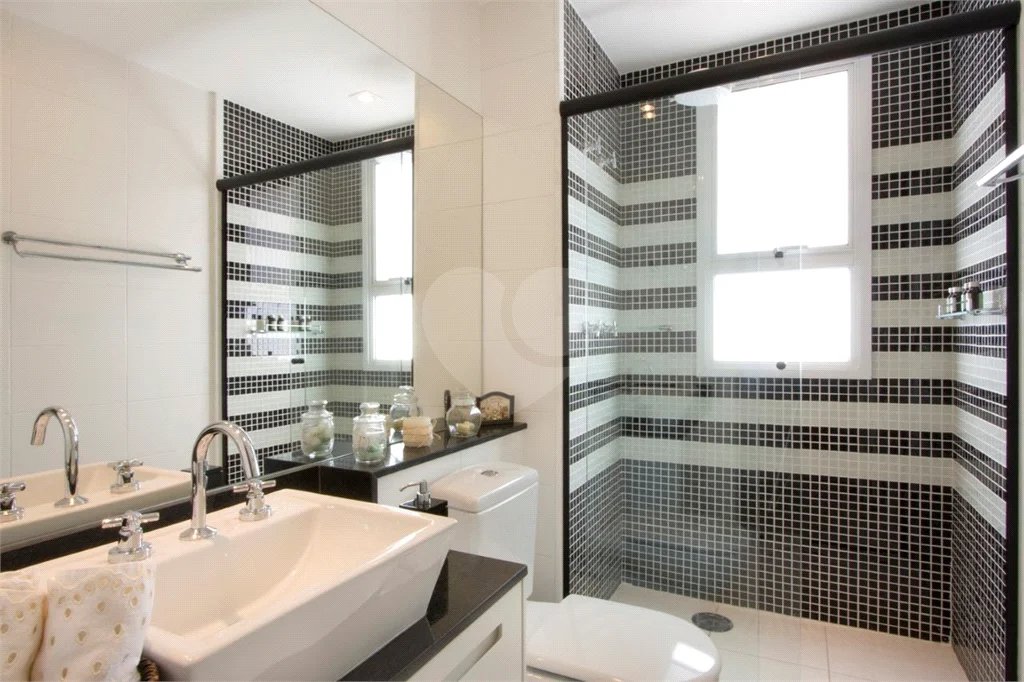 Apartamento à venda no Campo Belo de 385 metros quadrados 04 suítes 05 vagas.