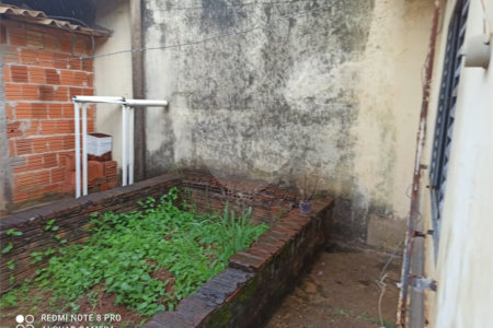 Casa Térrea com 2 dormitórios.