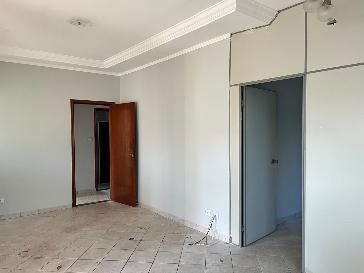 Casa para alugar com 4 quartos, sendo 2 suítes, no Centro, Três Lagoas, MS