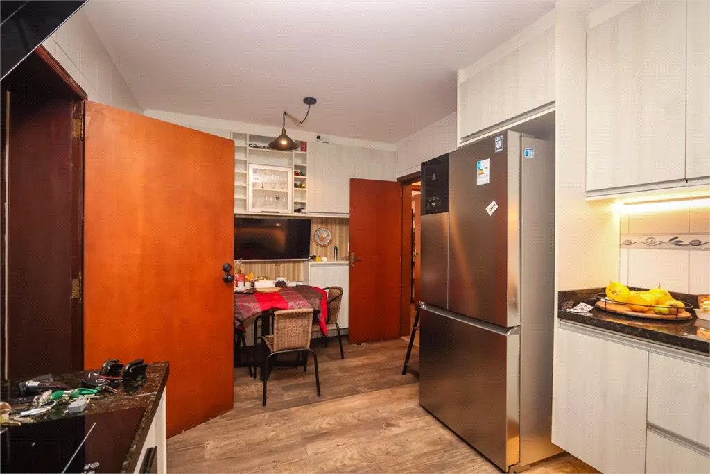 Sobrado à venda com 5 quartos, sendo 1 suíte, em Vila Sônia, São Paulo, SP
