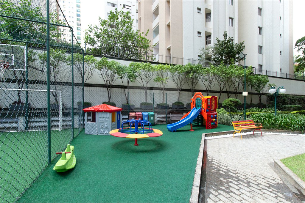 Apartamento a venda no Campo Belo, 192 M², 3 suites, 3 vagas, lazer e próximo ao metrô