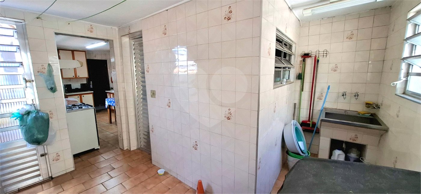 Excelente Sobrado eom ótima localização. Venha fazer uma visita.