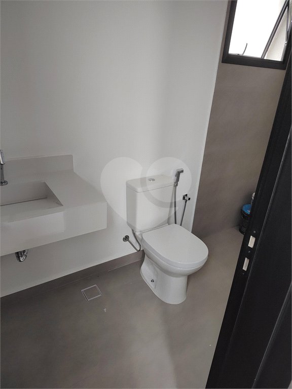 Sobrado em condomínio na cidade de Atibaia com vista espetacular, privacidade e conforto, avalia permuta, aceita financiamento