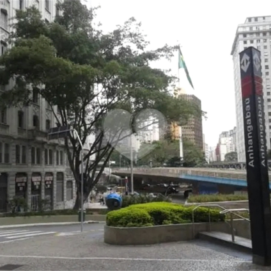 Studio / Kitnet No Centro em Frente ao Metrô