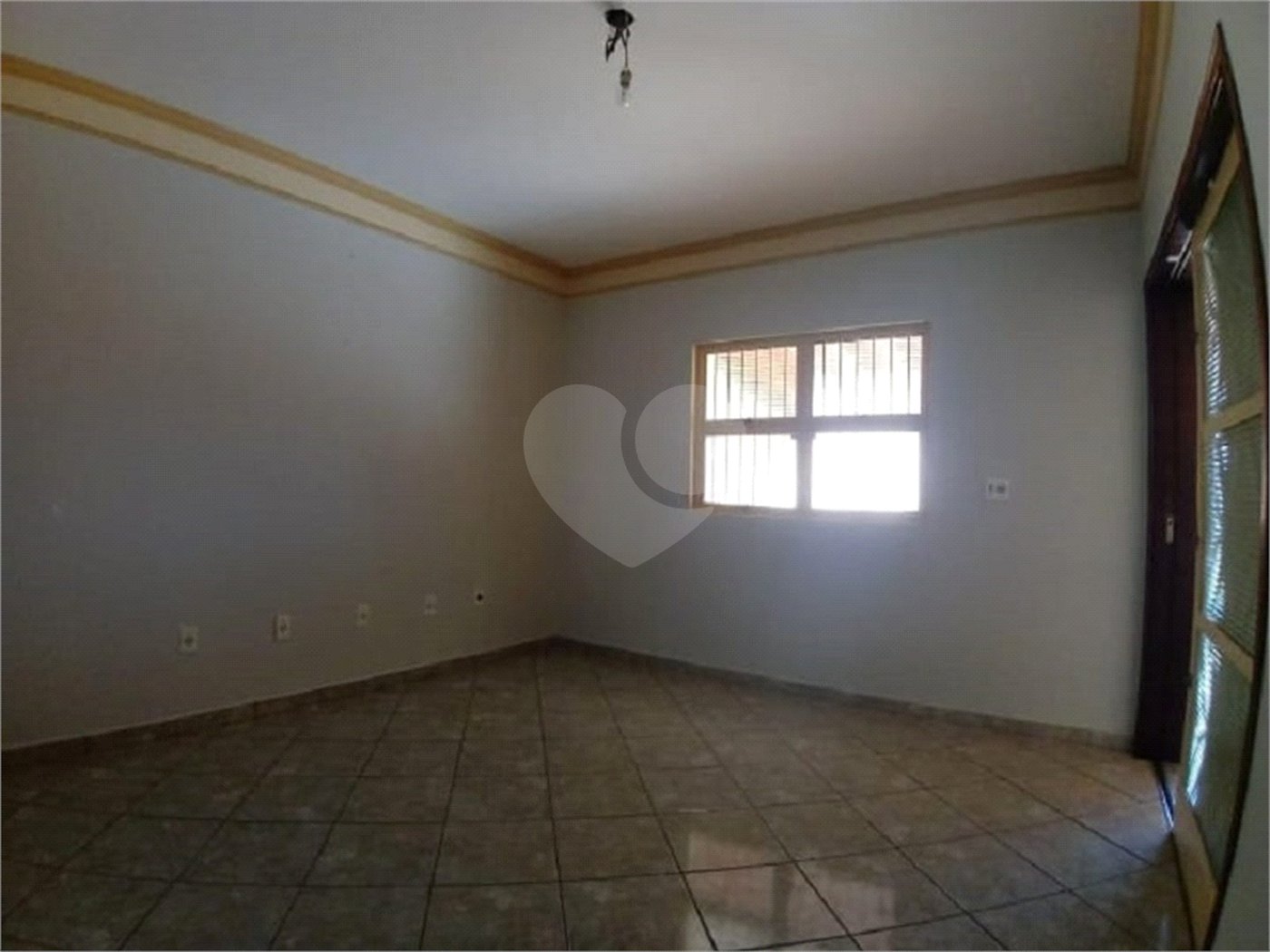 Sobrado à venda com 4 quartos, em Residencial Itamarati