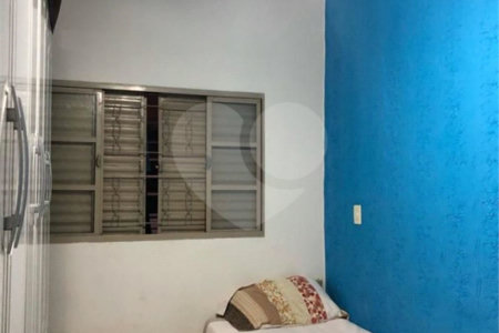 Casa térrea no Douradinho.