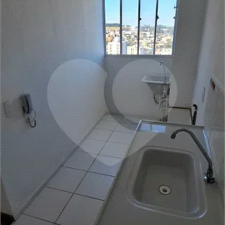 Apartamento de 42m² à venda na Vila Nova Bonsucesso, em Guarulhos, com 2 dormitórios e 1 vaga de garagem.