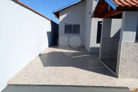 Casa térrea em Araraquara/SP.