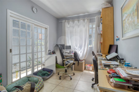 Sobrado à venda com 4 quartos, sendo 1 suíte, em Chácara Flora, São Paulo, SP