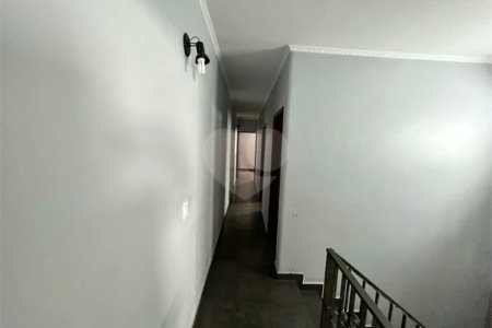 Sobrado com 3 dormitórios , sendo 1 suíte à venda no bairro Jardim Marek , Santo André