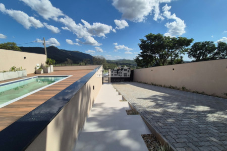Casa térrea moderna com piscina privativa à venda no Jardim dos Pinheiros, em Atibaia