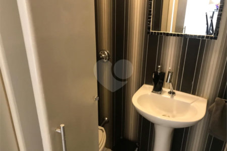 Casa Sobrado à venda no Planalto Paulista de 153m² com 3 dormitórios e 2 vagas
