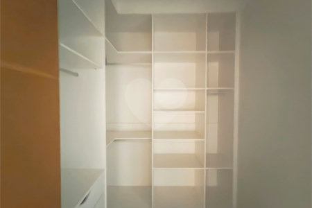 Exclusividade e Sofisticação no Swiss Park: O Sobrado Perfeito em São Carlos, com, 3 suites,2 salas, área Gourmet, persianas blackout automatizadas.