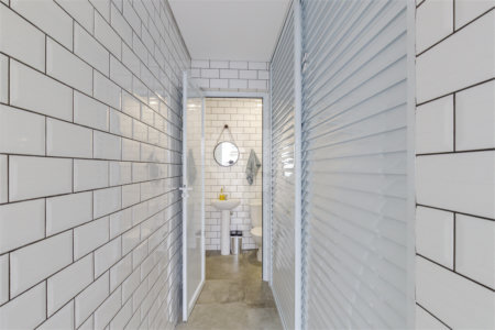 Casa à venda com 4 quartos, sendo 2 suítes, no condomínio Residencial Vila Lagos, São Paulo - SP