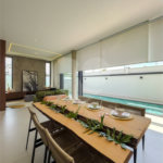 Indaiatuba - Condominio Villa Sapezal - 318 m² de Terreno - 230 m² de Área Construída - 3 suítes, sendo 1 Master com closet planejado - Sala de TV - Sala de estar integrada à Sala de jantar - Cozinha com móveis planejados - Despensa - Escritório planejado - Lavabo - Piscina com preparação para aquec