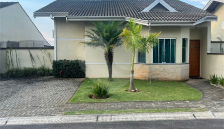 Casa à venda com 3 quartos, sendo 1 suíte, no condomínio Bella Vita, Atibaia - SP