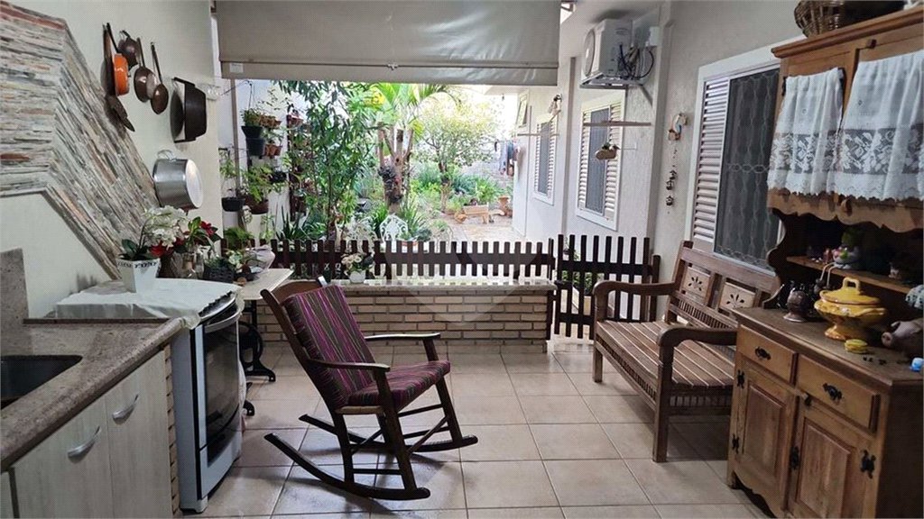 Casa térrea no Jardim Hikare