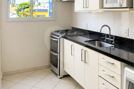 Apartamento de 130 m² no Jardim do Mar, com 3 suítes, 4 banheiros, varanda gourmet, 2 vagas e condomínio completo com piscina aquecida e lazer.