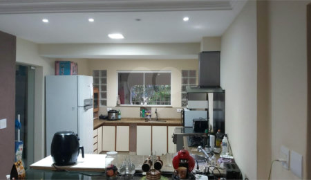 Sobrado à venda com 3 quartos, sendo 2 suítes,  em Vila Scarpelli, Santo André, SP