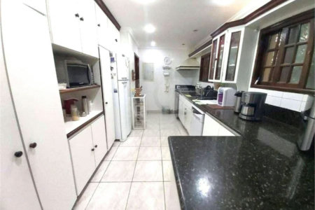 Casa à venda no Condomínio Vista Alegre Sede em Vinhedo/SP