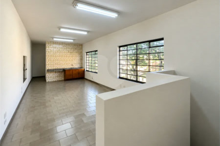 Galpão comercial/industrial com 627 m² no Bairro Planalto, em São Bernardo do Campo, próximo à Via Anchieta, com piso fabril, escritórios e mezanino.