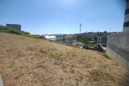 Terreno em Atibaia com 197 metros, pronto para construir, ao lado de supermercado e diversos comércios