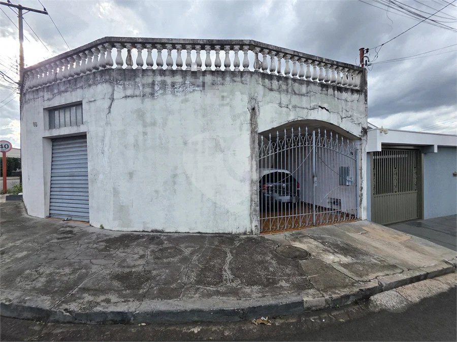 Casa térrea, 2 dormitórios com salão comercial Jd. Nova São Carlos