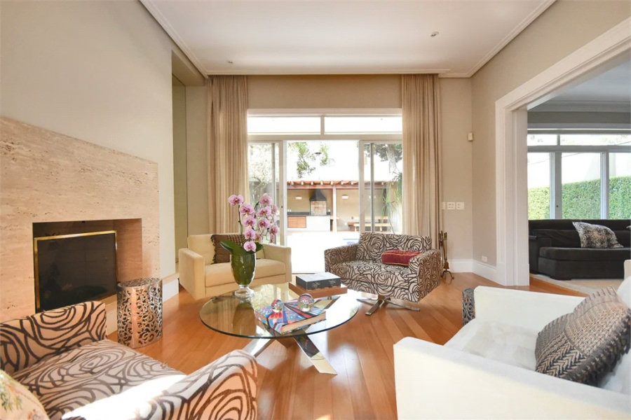 Casa impecável em terreno de 546m2