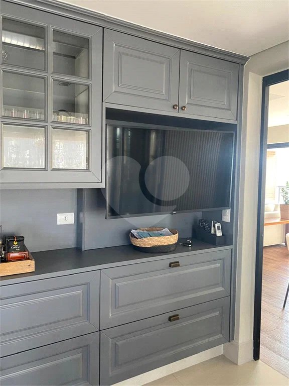 Apartamento de 224m² com 4 dormitórios, 3 suítes, 4 vagas de garagem e deposito