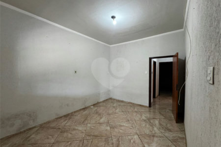 Casa á venda, com 2 Dormitórios e Edícula, em São Carlos-SP.